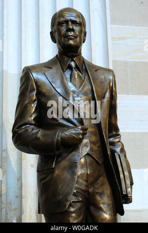 Eine Statue des verstorbenen ehemaligen Präsidenten Gerald R. Ford ist im US-Kapitol in Washington am 3. Mai 2011 vorgestellt. Die Statue wird wird ein Teil der National Statuary Hall Collection geworden. UPI/Kevin Dietsch Stockfoto