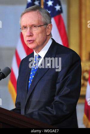 Mehrheitsführer im Senat, Harry Reid (D-NV) spricht an der Enthüllungsfeier für eine Statue des verstorbenen ehemaligen Präsidenten Gerald R. Ford im US-Kapitol in Washington am 3. Mai 2011. UPI/Kevin Dietsch Stockfoto