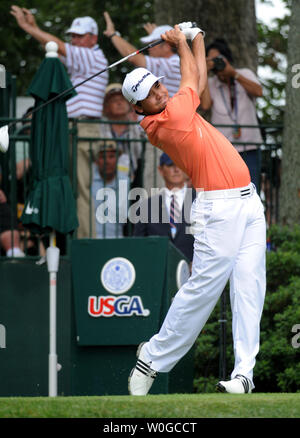 Australiens Jason Tag schlägt seine T-Stück, das auf der ersten Bohrung seine Endrunde, die in der U.S. Open Golf Meisterschaft am Congressional Country Club in Bethesda, Maryland, die am 19. Juni 2011 beginnen. UPI/Pat Benic Stockfoto