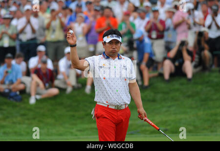 Südkorea von Y.E. Yang erkennt der Gast nach der Fertigung für Dritte in der 2011 US Open Golf Meisterschaft am Congressional Country Club in Bethesda, Maryland gebunden, die am 19. Juni 2011. UPI/Pat Benic Stockfoto