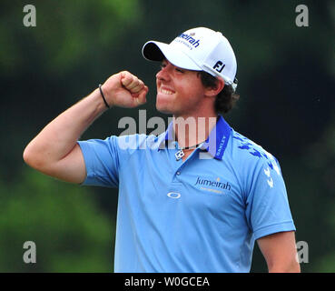 Von Nordirland Rory McIlroy feiert nach dem Gewinn der US Open Meisterschaft am Congressional Country Club in Bethesda, Maryland, die am 19. Juni 2011. McIlroy shot 2 - Gleichheit für 69 zu beenden das Turnier 16 unter 268, eine neue US-geöffneten Datensatz. UPI/Kevin Dietsch Stockfoto