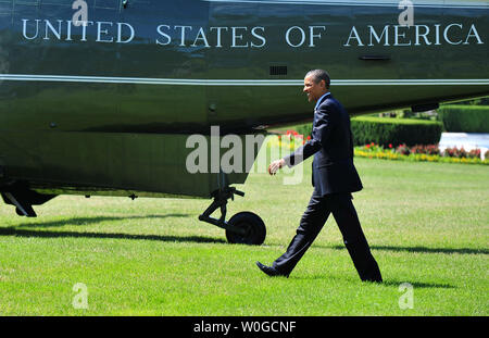 Präsident Barack Obama geht über dem Süden Rasen wie er board Marine One für einen Tagesausflug nach Iowa im Weißen Haus in Washington am 28. Juni 2011 geht. UPI/Kevin Dietsch Stockfoto