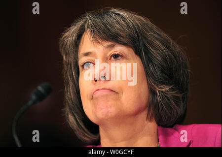 FDIC Vorsitzenden Sheila Bair bezeugt Senat Bankwesen, Wohnungs- und Städtebau Ausschuß Anhörung über den Zustand der FDIC in Washingoton am 30. Juni 2011. UPI/Kevin Dietsch Stockfoto