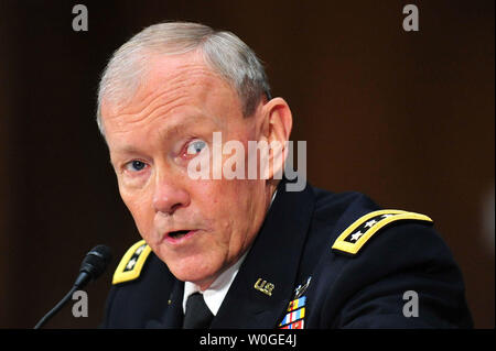 Armee, General Martin Dempsey bezeugt während seiner Senate Armed Services Committee nominee Anhörung zu Vorsitzenden des Generalstabs in Washington am 26. Juli 2011. UPI/Kevin Dietsch Stockfoto