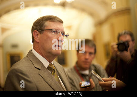 Senator Kent Conrad (R-ND) spricht mit Reportern vor der Abstimmung über Senator Reid's Debt plan auf dem Capitol Hill in Washington, D.C. am 31. Juli 2011. UPI/Kevin Dietsch Stockfoto