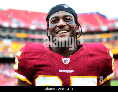 Washington Redskins zurück läuft Tim Hightower Lächeln, als er das Feld verlässt nach der Redskins 22-21 Sieg über die Arizona Cardinals am FedEx Feld in Washington am 18. September 2011. UPI/Kevin Dietsch Stockfoto