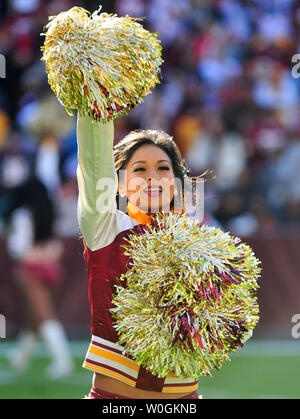 Ein Washington Redskins Cheerleader führt als die Redskins die New York Jets am FedEx Feld in Landover, Maryland am 4. Dezember 2011 spielen. UPI/Kevin Dietsch Stockfoto