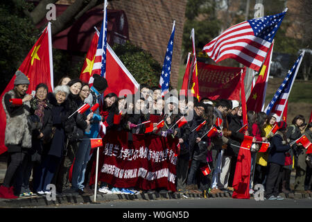 China Anhänger Rallye außerhalb der Marriott Wardman Park Hotel als chinesische Vizepräsident Xi Jinping spricht im Inneren im Washignton, D.C., am 15. Februar 2012. UPI/Kevin Dietsch Stockfoto