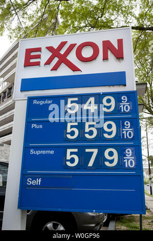 Eine Tankstelle ist in Washington, D.C. am März 30, 2012 gesehen. UPI/Kevin Dietsch Stockfoto