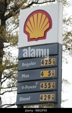 Eine Tankstelle ist in Washington, D.C. am März 30, 2012 gesehen. UPI/Kevin Dietsch Stockfoto