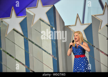 Megan Hilty führt während der Probe für "Capitol Vierten' Konzert auf der National Mall in Washington D.C. am 3. Juli 2012. UPI/Kevin Dietsch Stockfoto