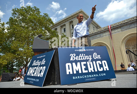 Präsident Barack Obama liefert Erläuterungen zu einer Kampagne auf dem Campus der Carnegie Mellon University in Pittsburgh, Pennsylvania am Juli 6, 2012. Präsident Obama ist am zweiten Tag seines, 'Wetten auf Amerika" Bustour durch Ohio und Pennsylvania. UPI/Kevin Dietsch Stockfoto