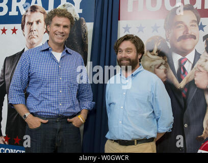 Will Ferrell (L) und Zach Galifianakis kommen für ein Screening von ihren Film "Die Kampagne" im Newseum am 31. Juli, 2012 in Washington, D.C. UPI/Kevin Dietsch Stockfoto