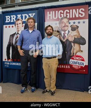 Will Ferrell (L) und Zach Galifianakis kommen für ein Screening von ihren Film "Die Kampagne" im Newseum am 31. Juli, 2012 in Washington, D.C. UPI/Kevin Dietsch Stockfoto