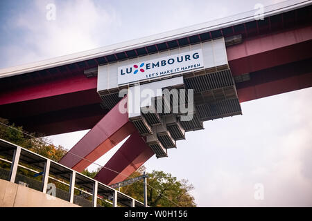 Die Stadt Luxemburg, Luxemburg - 18. OKTOBER 2018: Close-up der Großherzogin Charlotte bridge Stockfoto