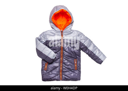 Jacke Winter isoliert. Ein elegantes Schwarz warme Daunenjacke mit orangefarbenen Futter für die Kinder auf einem weißen Hintergrund. Abnutzung der Kinder für den Winter. Stockfoto