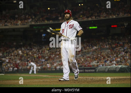 Washington Nationals Jayson Werth bereitet gegen die Atlanta Braves am Nationals Park, am 6. August, 2013 in Washington, D.C. UPI/Kevin Dietsch Stockfoto