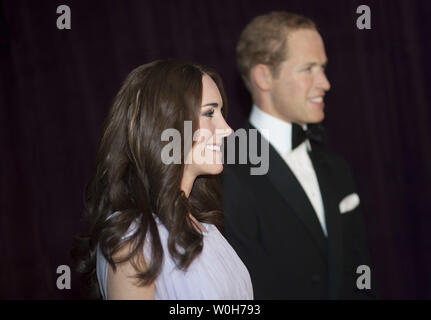 Wachsfiguren des Herzogs und der Herzogin von Cambridge Kate Middleton und Prinz William sind während ihrer Enthüllung bei Madame Tussauds Wax Museum in Washington, D.C. am 12. September 2013 gesehen. UPI/Kevin Dietsch Stockfoto