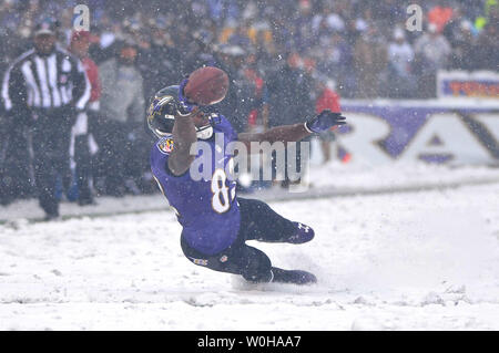 Baltimore Ravens wide receiver Torrey Smith fehlt nur ein Vergehen gegen die Minnesota Vikings im ersten Quartal bei M&T Bank Stadium in Baltimore, Maryland, 8. Dezember 2013. UPI/Kevin Dietsch Stockfoto