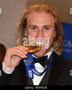 Olympiasieger snowboarder Salbei Kotsenburg kommt auf dem roten Teppich in der White House Correspondents' Association Abendessen im Washington Hilton in Washington DC am 3. Mai 2014. UPI/Molly Riley Stockfoto