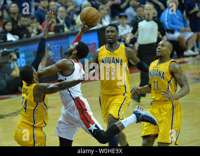 Washington Wizards guard John Wall Drives zum Korb gegen die Indiana Pacers in Spiel sechs der Eastern Conference Halbfinale im Verizon Center in Washington, D.C. am 15. Mai 2014. Die pacers besiegt die Wizards 93-80 und in der Eastern Conference Finals. UPI/Kevin Dietsch Stockfoto