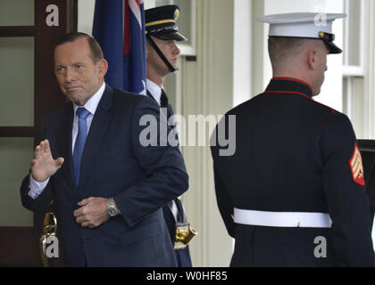 Der australische Premierminister Tony Abbott kommt im Westflügel des Weißen Hauses für einen bilateralen Treffen mit Präsident Barack Obama, 12. Juni 2014 in Washington, DC. Die beiden Regierungschefs wird erwartet, dass sie ihre Transpazifische Partnerschaft zu erörtern, Australiens G-20-Führung und im asiatisch-pazifischen Raum. UPI/Mike Theiler Stockfoto