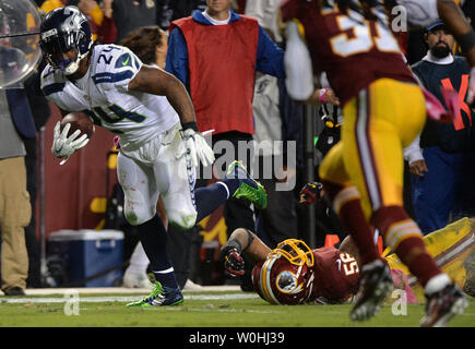 Seattle Seahawks zurück laufen Marshawn Lynch läuft für einen Touchdown gegen die Washington Redskins während des vierten Quartals bei FedEx Field in Landover, Maryland am 6. Oktober 2014. UPI/Kevin Dietsch Stockfoto