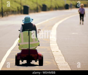 Glasgow, Schottland, Großbritannien, 27. Juni, 2019. UK Wetter: Saharan Hitzewelle schlagen die Strände von Ayrshire als Troon ein Scorcher sah, wie schließlich die Aussicht auf eine Sommer eingetreten. Credit: Gerard Fähre / alamy Leben Nachrichten Stockfoto