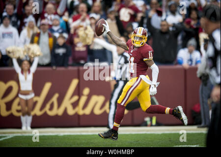 Washington Redskins wide receiver DeSean Jackson feiert einen Touchdown gegen die Dallas Cowboys im ersten Quartal bei FedEx Field in Landover, Maryland am 28. Dezember 2014. UPI/Pete Marovich Stockfoto