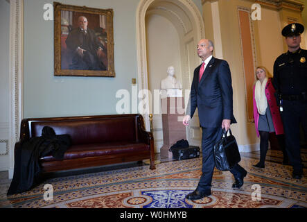 Staatssekretär für Heimatschutz Jeh Johnson Wanderungen durch die Hallen des Capitol Building am 20. Januar 2015. Foto von Kevin Dietsch/UPI Stockfoto