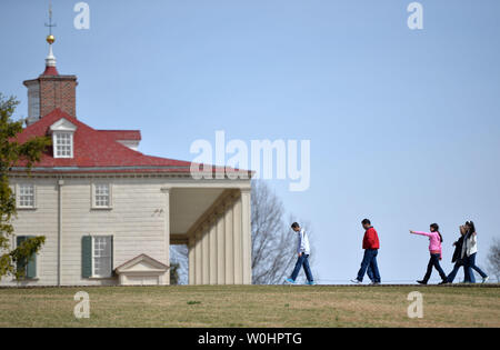 Touristischen Besuch Präsident George Washington's Immobilien in Mt. Vernon, Virginia Tage vor einem Besuch von Prinz Charles und Camilla, Herzogin von Cornwall, 16. März 2015. Foto von Kevin Dietsch/UPI Stockfoto