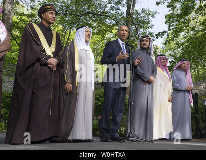 Präsident Barack Obama liefert Erläuterungen Infolge der Golfkooperationsrat - US-Gipfel in Camp David am 14. Mai 2015. Obama wurde durch, von links nach rechts kam, Stellvertretender Premierminister von Oman, Sayyid Fahad Bin Mahmood Al sagte; Kuwait Emir Scheich Sabah Al-Ahmad Al-Jaber Al-Sabah; Katar Emir Scheich Tamim Bin Hamad Al-Thani; Saudi-Arabien Kronprinz Mohammed bin Nayef; und Generalsekretär des Golfkooperationsrats, Abdul Latif Bin Rashid Al Zayani von Bahrain. Der Gipfel war, Fragen, die die Region einschließlich des Terrorismus und der USA - Iran beraten. Foto von Kevin Stockfoto