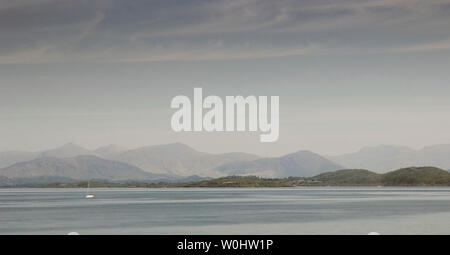 Isle of Mull von der Überfahrt von Caledonian Macbrayne Autofähre nach Craignure aus Oban, Argyll und Bute, Schottland, Klemme für calmac Autofähre Stockfoto