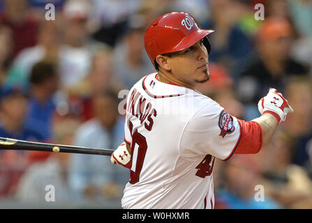 Washington Nationals catcher Wilson Ramos (40) Zugriffe zwei - home run im fünften Inning gegen die New York Mets am Nationals Park in Washington D.C. am 21. Juli 2105. Foto von Kevin Dietsch/UPI Stockfoto