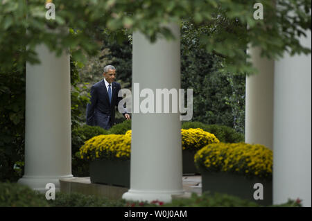 Präsident Barack Obama geht auf das Oval Office, nachdem er chinesische Präsident Xi aus dem Weißen Haus in Washington, D.C. am 25. September 2015. Stockfoto