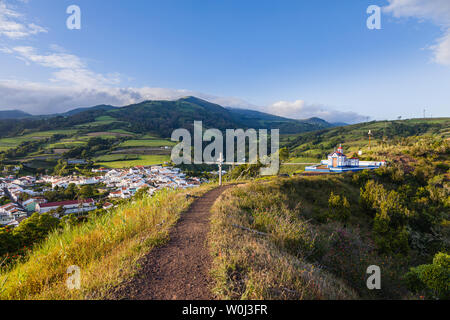 Katholische Kirche der Nossa Senhora do Monte über Agua de Pau im Süden von Sao Miguel, Azoren, Portugal Stockfoto