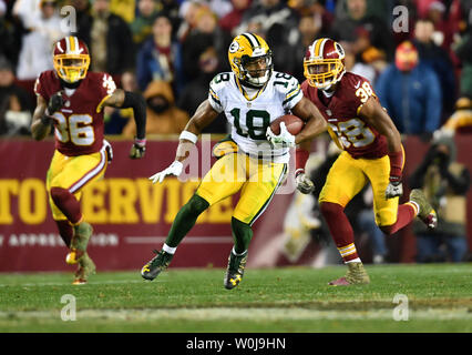 Green Bay Packers wide receiver Randall Cobb (18) trägt den Ball gegen die Washington Redskins an FedEx Field in Landover, Maryland am 20. November 2016. Foto von Kevin Dietsch/UPI Stockfoto