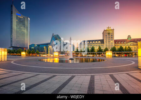 Leipzig, Deutschland. Stadtbild von der Leipziger Innenstadt bei schönem Sonnenuntergang. Stockfoto