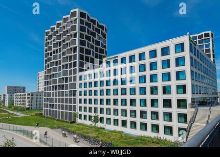 Wohntürme Freunde und das Hotel Holiday Inn Express am Hirschgarten, München, Oberbayern, Bayern, Deutschland Stockfoto