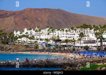 Strand Playa Flamingo aus Vulkan Montana Roja, Playa Blanca, Lanzarote, Kanarische Inseln, Spanien Stockfoto