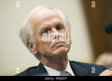 Perry Link, Chancellorial Lehrstuhl für Innovation in über Disziplinen an der Universität von Kalifornien Lehre, bezeugt, während ein Haus auswärtige Angelegenheiten Unterausschuss Anhörung zur chinesischen Dissidenten Liu Xiaobo, auf dem Capitol Hill in Washington, D.C. am 14. Juli 2017. Friedensnobelpreisträger und chinesischen Dissidenten Liu Xiaobo, 61, starb am Donnerstag, während unter Bewachung in einem Krankenhaus nach Erlaubnis verweigert wird, China für die Behandlung von fortgeschrittenen Krebserkrankungen zu verlassen. Im Jahr 2009 wurde Liu wurde für 11 Jahre ins Gefängnis im Jahr 2009 für die "Anstiftung zur Subversion" Nachdem er half eine Petition für politische Reformen schreiben. Foto von Stockfoto