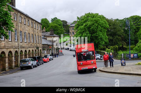 Buxton Derbyshire UK - Das Wunder der Peak Tram entdecken Buxton für Touristen Fotografieren von Simon Dack Stockfoto