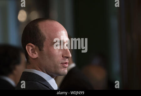 Stephen Miller, Weißes Haus Senior Advisor, besucht eine gemeinsame Pressekonferenz zwischen Präsident Donald Trump und Amir Sabah al-Ahmad al-Jaber al-Sabah von Kuwait, im Weißen Haus in Washington, D.C. am 7. September 2017. Foto von Kevin Dietsch/UPI Stockfoto