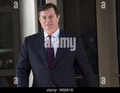 Ehemalige Trump Campaign Manager Paul Manafort hinterlässt einen Status Konferenz an der U.S. District Court am 11. Dezember 2017 in Washington, D.C., ehemaligen Trump Campaign Manager Manafort und seine Geschäftspartner Richard Tore waren im Oktober angeklagt, wenn Sie nicht schuldig zu einer 12 Zählimpulsen von einer großartigen Jury plädierte, als Teil des laufenden Special Counsel Robert Mueller Russlands Untersuchung. Anklage gegen Manafort und Tore gehören Verschwörung, um Geld zu waschen, Verschwörung gegen die Vereinigten Staaten und nicht als ausländische Agenten des ehemaligen der Ukraine pro-russischen Regierung zu registrieren. Stockfoto