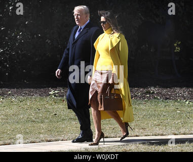 Präsident Donald Trump Wanderungen aus dem Oval Office mit First Lady Melania Trump, wie sie das Weiße Haus, 5. Februar 2018, in Washington, DC, für einen Tagesausflug nach Cincinnati, Ohio. Das Paar wird das Children's Hospital Medical Center für eine Diskussion auf dem Opioid-Krise besuchen. Foto von Mike Theiler/UPI Stockfoto