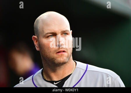 Colorado Rockies catcher Chris Iannetta (22) ist im dugout gesehen wie die Rockies die Washington Nationals an den Angehörigen Park in Washington D.C. am 12. April 2018 spielen. Foto von Kevin Dietsch/UPI Stockfoto