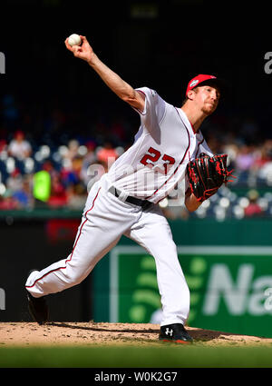 Washington Angehörigen Entlastung Krug Erick Fedde (23) Plätze gegen die San Diego Padres im zweiten Inning an den Angehörigen Park am 23. Mai 2018 in Washington, D.C. Foto von Kevin Dietsch/UPI Stockfoto