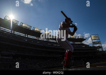 Washington Nationals Anthony Rendon bereitet sich gegen die gegen die San Diego Padres an den Angehörigen Park am 23. Mai 2018 in Washington, D.C. Foto von Kevin Dietsch/UPI, Batt. Stockfoto