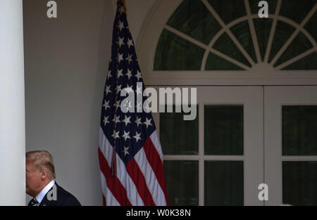 Präsident Donald J. Trumpf verlässt nach der Unterzeichnung, S. 2372, der VA Mission Act von 2018, im Weißen Haus am 6. Juni 2018 in Washington, D.C. Die Mission Akt erweitert Health Care zu den Veteranen von $ 52 Mrd. zu ermöglichen, Versorgung außerhalb der VA-System zu suchen. Foto von Kevin Dietsch/UPI Stockfoto