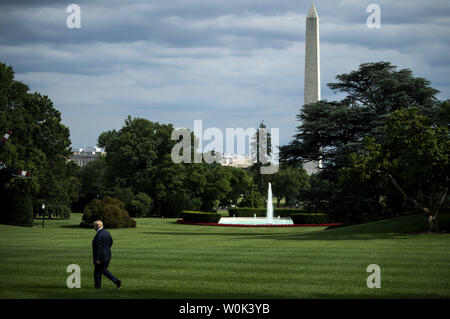 Präsident Donald Trump fährt das Weiße Haus eine Sammlung für South Carolina Gouverneur Henry McMaster zu besuchen, am 25. Juni in Washington, D.C., 2018 Stockfoto